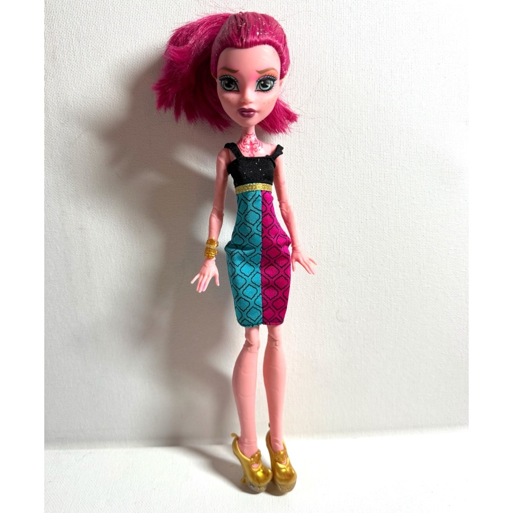 Monster High Gigi Grant Doll 13 Wishes Basic Party Ghouls Dress Gold Shoes DKY19